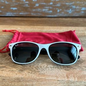 Ray Ban New Wayfarer 2132
